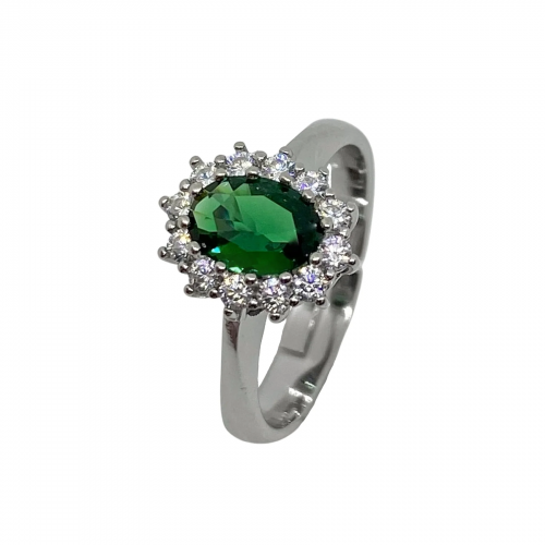 Anello argento modello Kate con pietra ovale verde e contorno zirconi bianchi